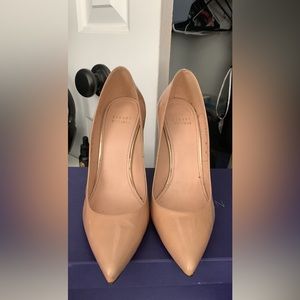 Size 8 nude pointed toe pumps